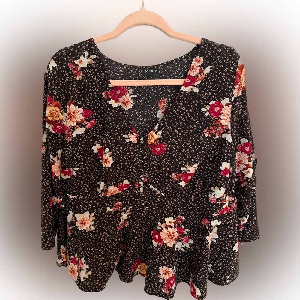 Torrid Size 2 Peplum Black and Floral Women’s Top